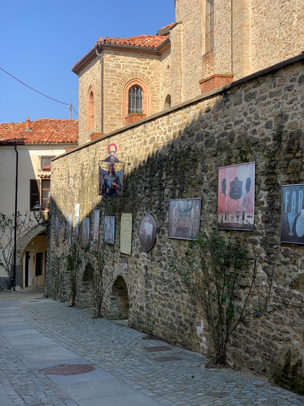Insegne antiche Bossolasco Pietra di Langa